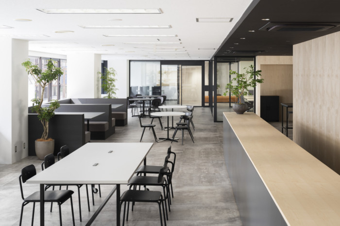 linkties Offices – Tokyo, INDesign Marketing Services