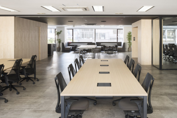 linkties Offices – Tokyo, INDesign Marketing Services