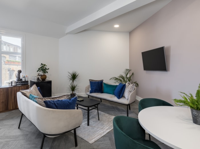 Schlesinger Group Offices – London, INDesign Marketing Services